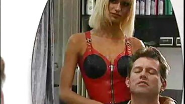 MYLF Блондинка порно секс клипчета с огромни гърди Milf Rachael Cavalli ви позволява да погледнете по-отблизо в нейната сочна зряла путка