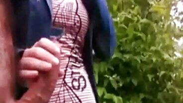 Зряла блондинка мащеха Ерика чука прекомерно klipove s sex доведен син!