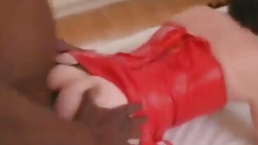 TUSHYRAW Playful PartyGirl намира Buttplug за еротични клипове Anal XXX